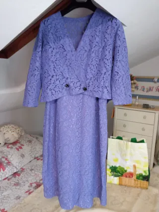 Traje de guipur morado