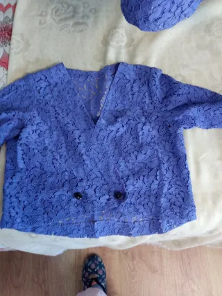 Traje de guipur morado