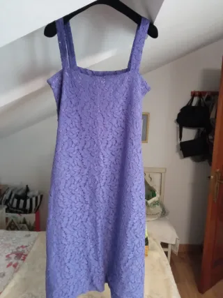 Traje de guipur morado