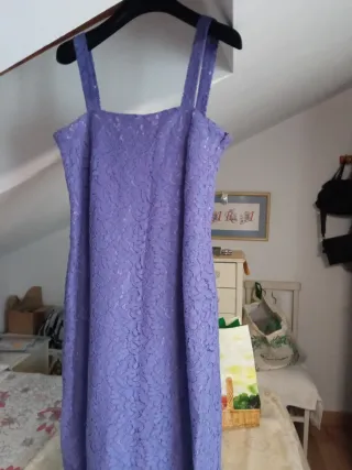 Traje de guipur morado