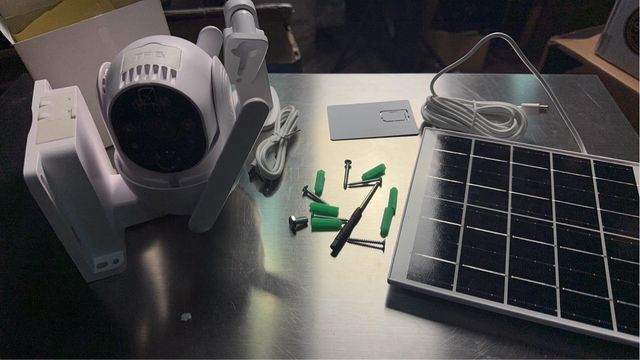 Telecamera di sicurezza con pannello solare senza marca