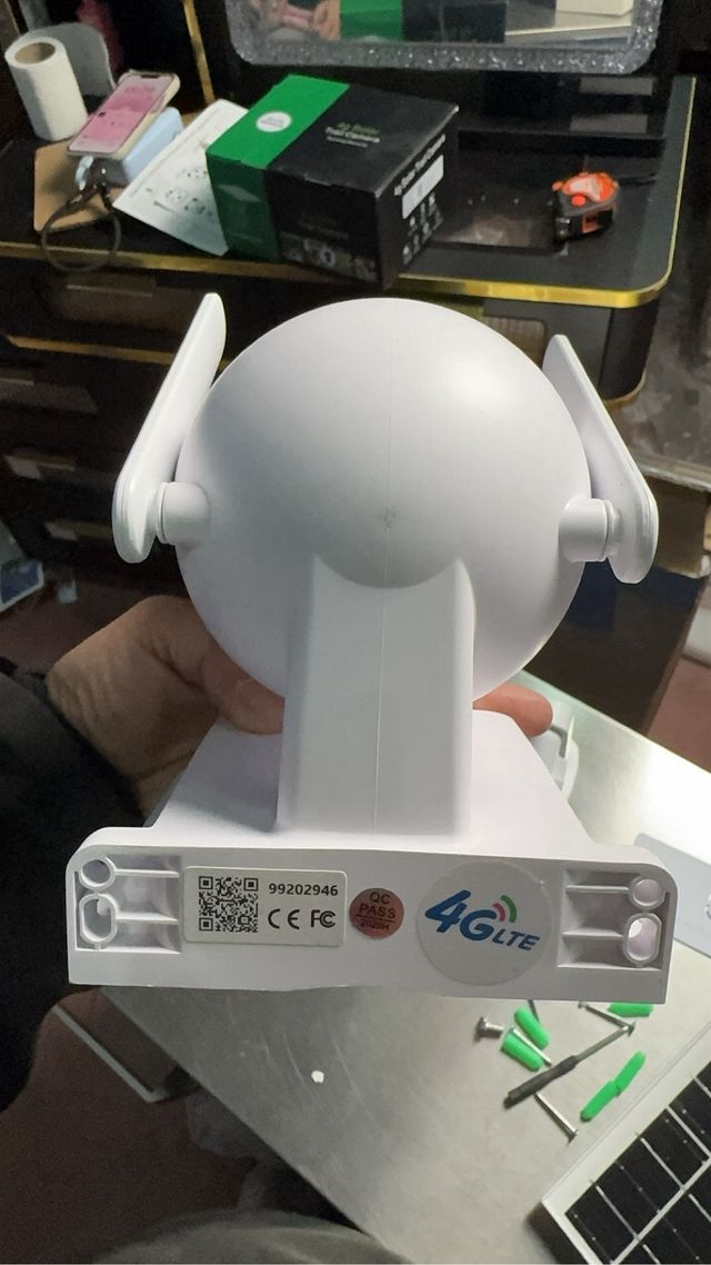 Telecamera di sicurezza con pannello solare senza marca