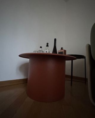 Tavolino design arancione