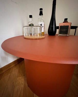 Tavolino design arancione