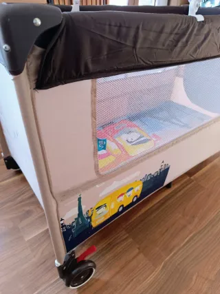 Cuna de viaje con accesorios