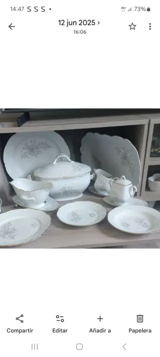 Bajilla de porcelana con diseño floral completa