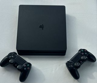 Consola PS4 Slim Negra + 3 Mandos
