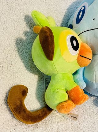 Peluche Pokémon Center Japón Grookey e Sobble
