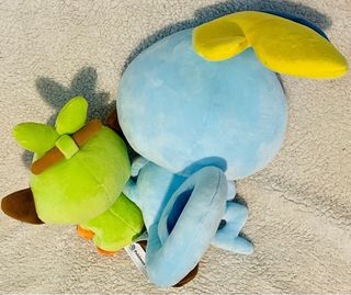 Peluche Pokémon Center Japón Grookey e Sobble