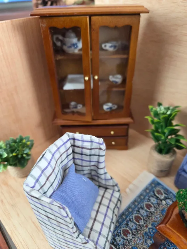 Muebles Casa Muñecas: Sofá, Sillones, Vitrina