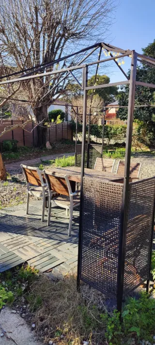 Pérgola IKEA metálica y madera