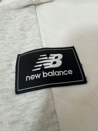 Sudadera New Balance Gris y Blanca