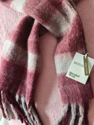 Bufanda de lana con flecos