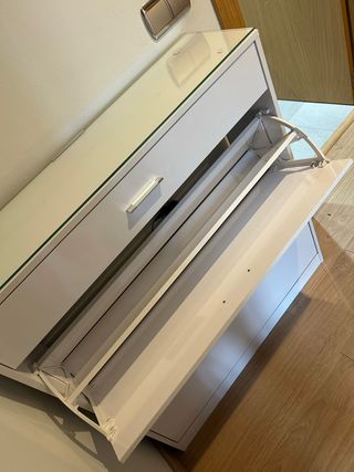 Zapatero con luz LED azul