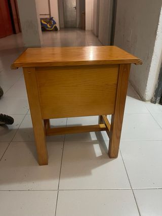Mesilla de noche de madera