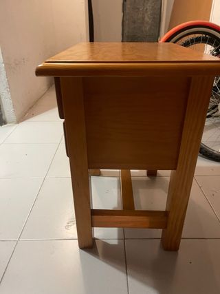 Mesilla de noche de madera