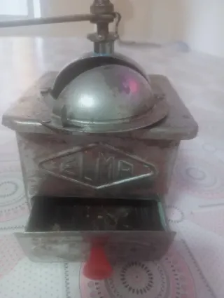 Molinillo de café antiguo