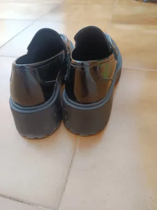 Mocasines Lefties charol negros talla 39