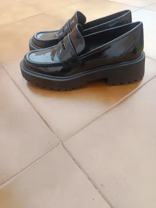 Mocasines Lefties charol negros talla 39
