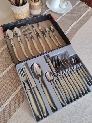 Set 24 cubiertos Laguiole Production  color marfil