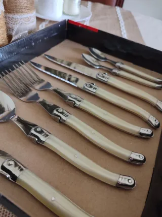 Set 24 cubiertos Laguiole Production  color marfil