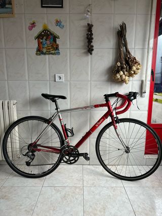 Bicicleta de carretera Btwin Roja