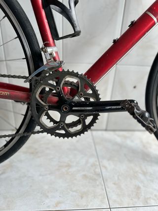 Bicicleta de carretera Btwin Roja