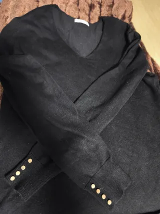 Jersey Negro Cuello Pico