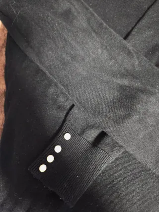 Jersey Negro Cuello Pico