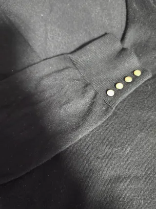 Jersey Negro Cuello Pico