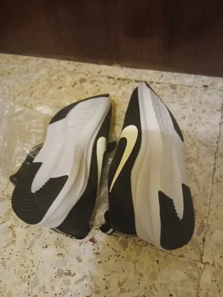 Zapatillas Nike Negras y Blancas