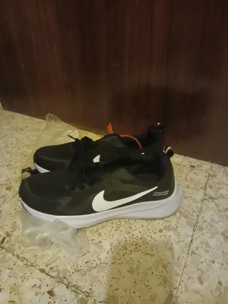 Zapatillas Nike Negras y Blancas