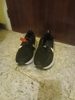 Zapatillas Nike Negras y Blancas