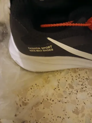 Zapatillas Nike Negras y Blancas