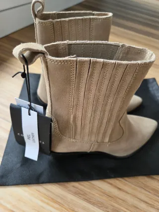 Botín piel elástico serraje Cortefiel beige