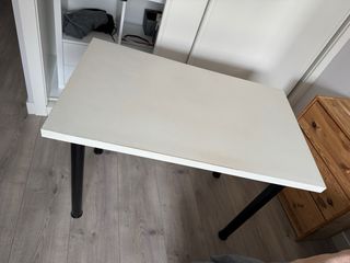 Mesa escritorio blanca patas negras