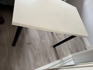 Mesa escritorio blanca patas negras