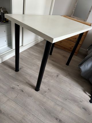 Mesa escritorio blanca patas negras