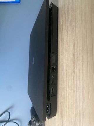 PS4 Slim Nera + 2 Controller + Giochi