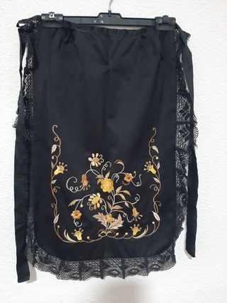 Falda huertana bordada