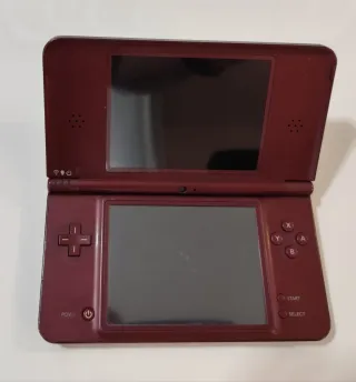Nintendo DSi XL Rosso con Accessori