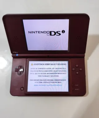 Nintendo DSi XL Rosso con Accessori