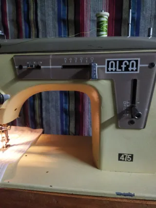 Máquina de coser Alfa 415