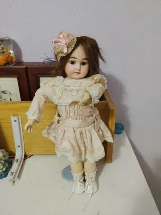 Vecchie bambole di porcellana molto antiche