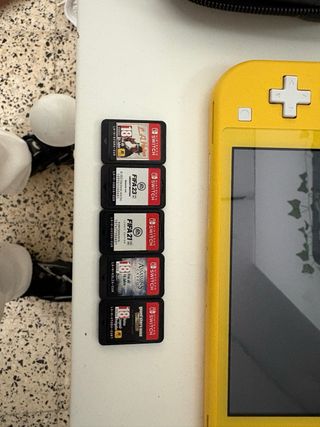 Nintendo Switch Lite Gialla + Accessori