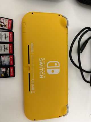 Nintendo Switch Lite Gialla + Accessori