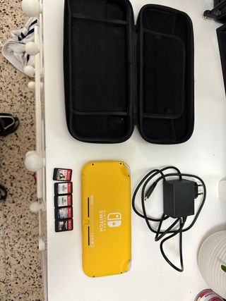 Nintendo Switch Lite Gialla + Accessori