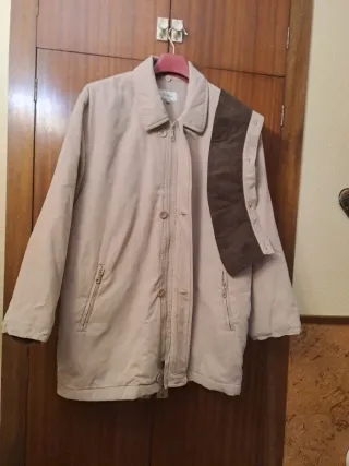 Chaquetón hombre beige cuello marrón