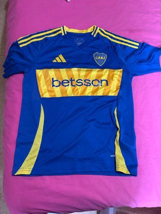 Algunas camisetas de varios equipos de fútbol