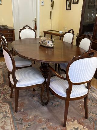 Mesa de comedor de nogal